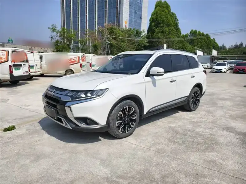 Mitsubishi Outlander, 2020