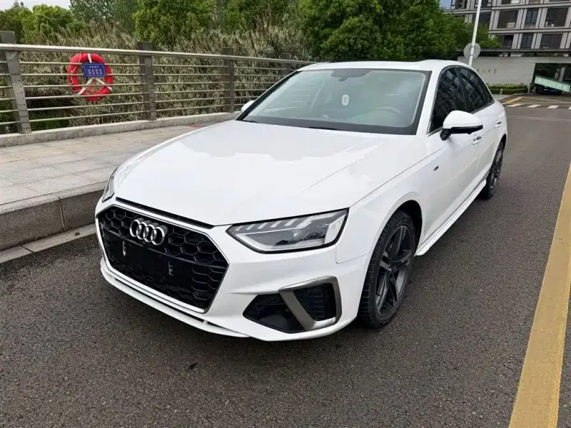 Audi A4L, 2022