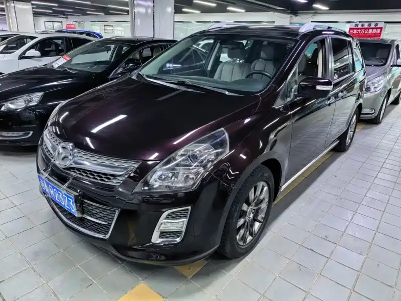 Mazda 8, 2015