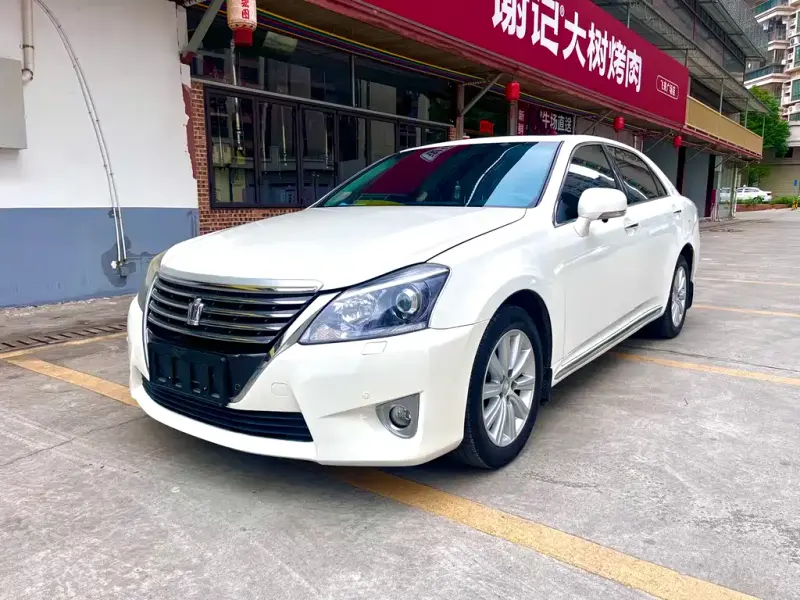 Toyota Crown, 2013