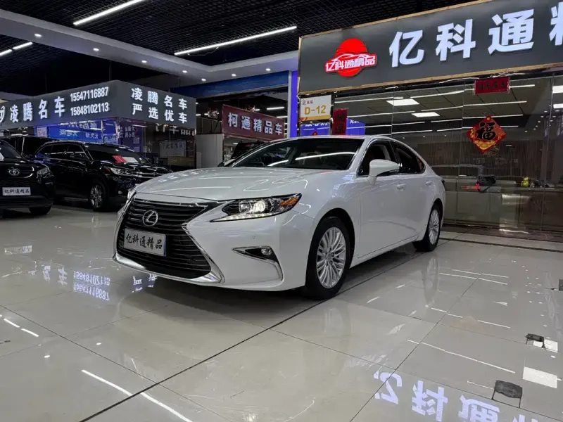 Lexus ES, 2016