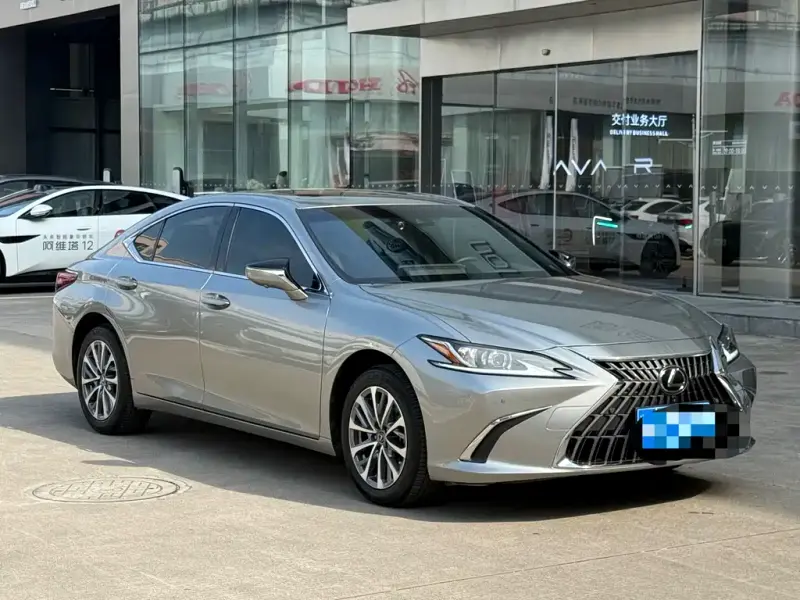 Lexus ES, 2024