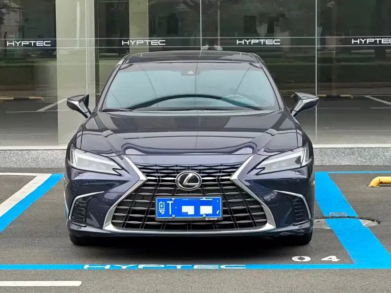 Lexus ES, 2025