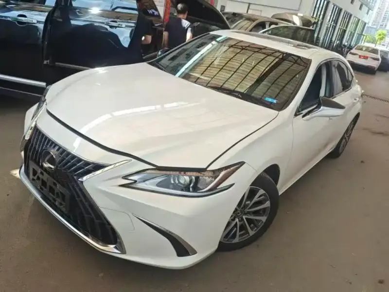 Lexus ES, 2023