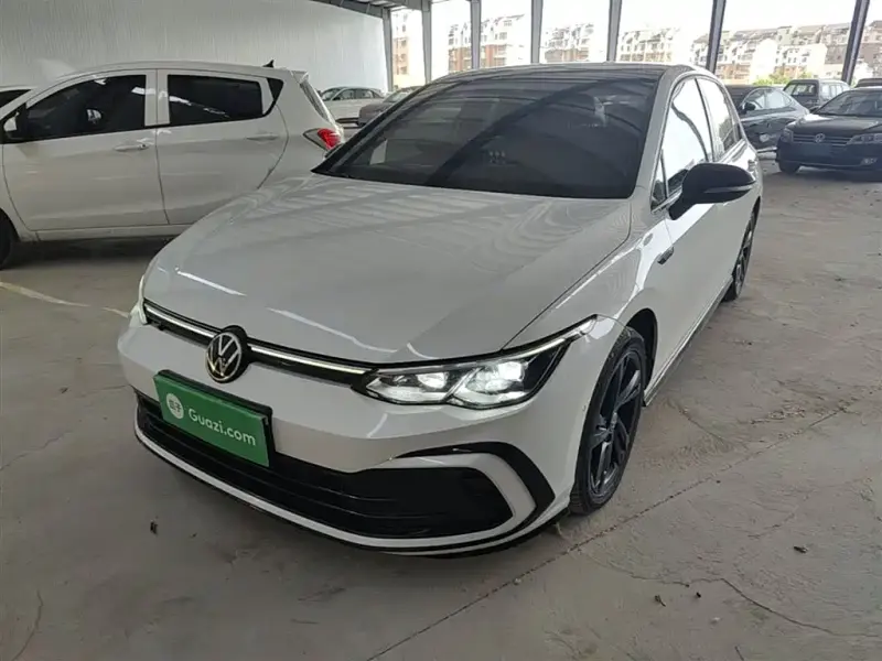 Volkswagen Golf, 2022