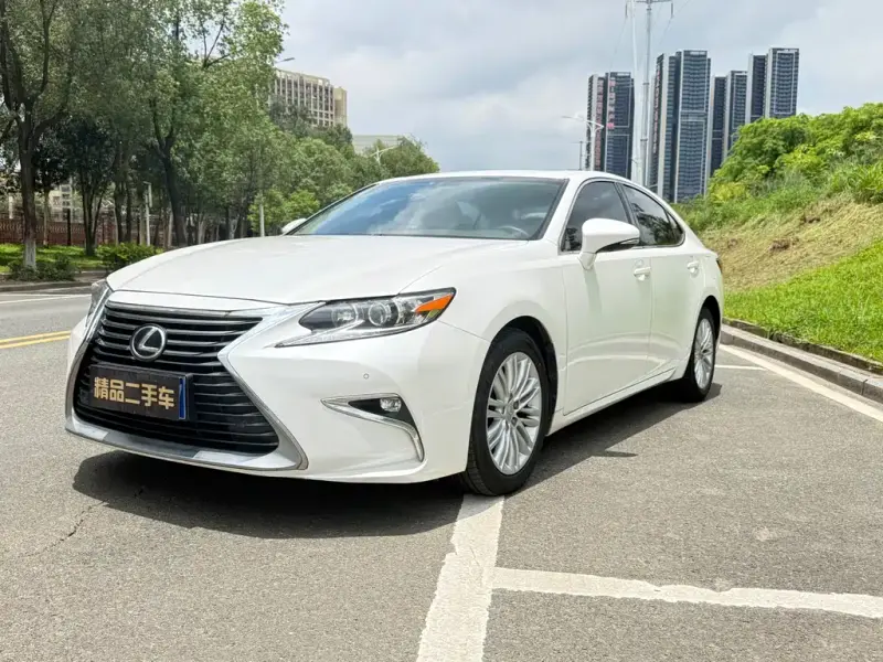 Lexus ES, 2016