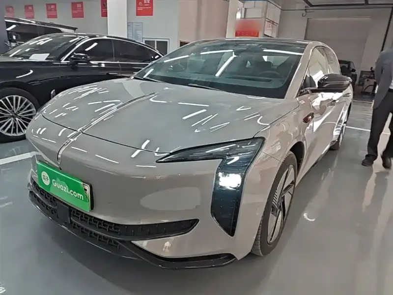 Hongqi EH7, 2025