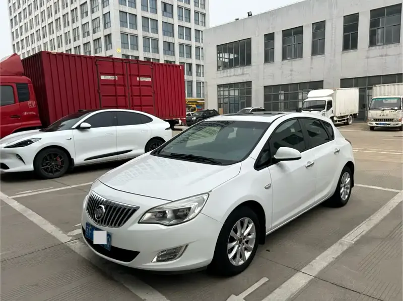 Buick Excelle, 2013