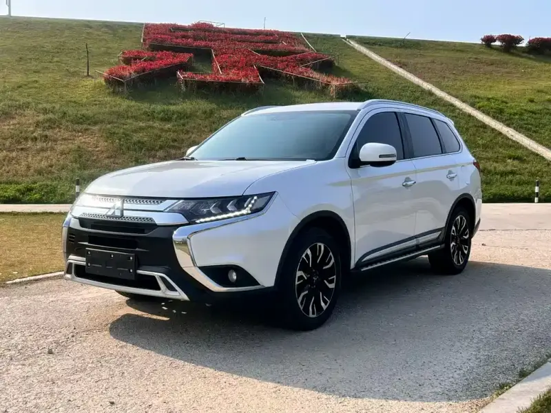Mitsubishi Outlander, 2020