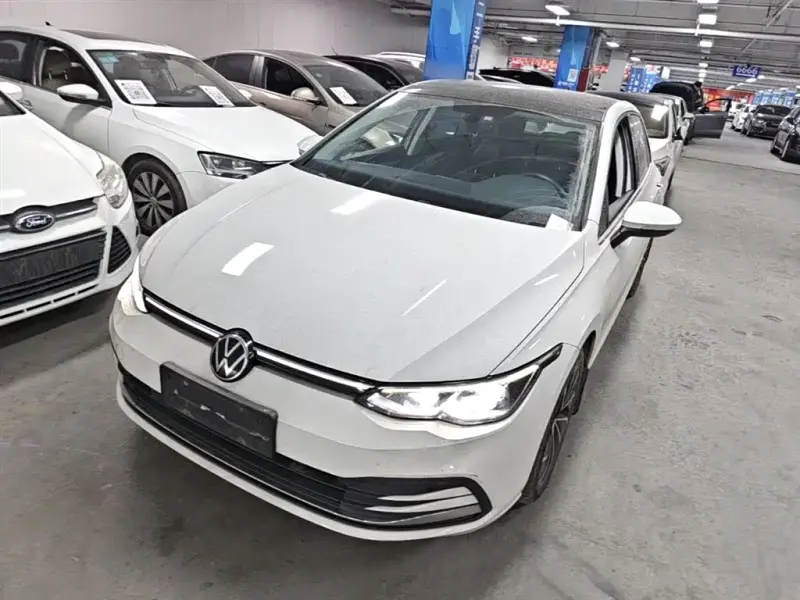 Volkswagen Golf, 2022