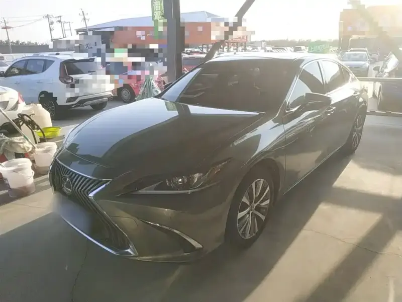 Lexus ES, 2020
