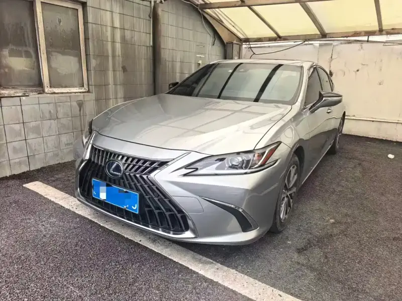 Lexus ES, 2022