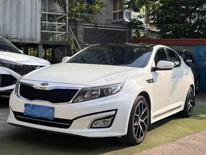 Kia K5, 2015