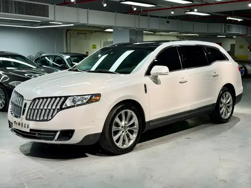 Lincoln MKT, 2011