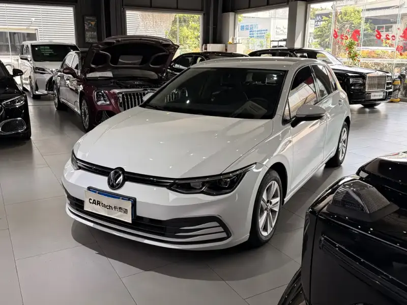 Volkswagen Golf, 2023