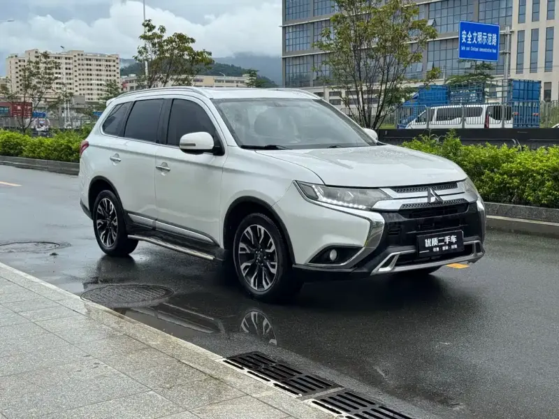 Mitsubishi Outlander, 2021