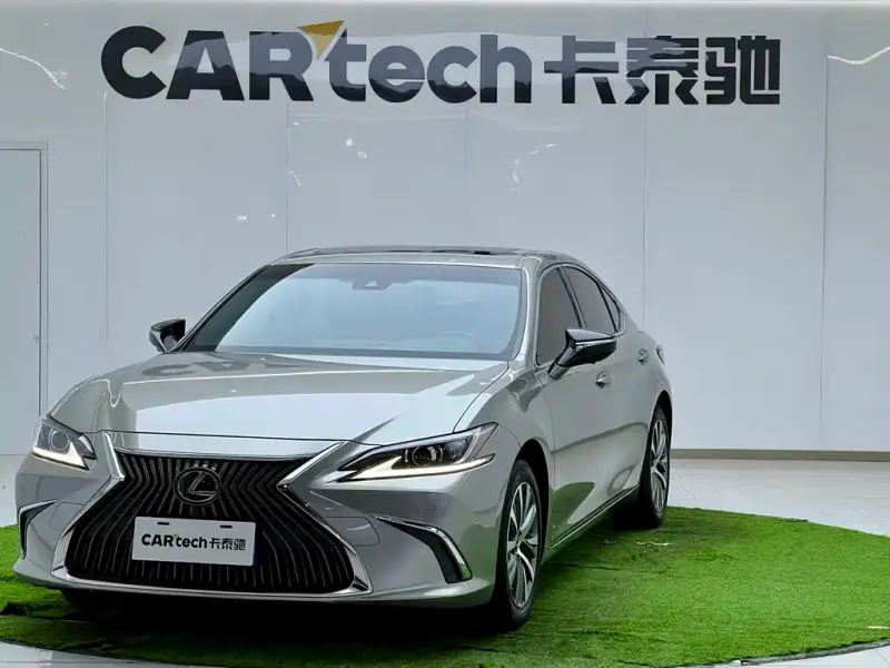 Lexus ES, 2021