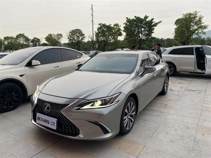 Lexus ES, 2020