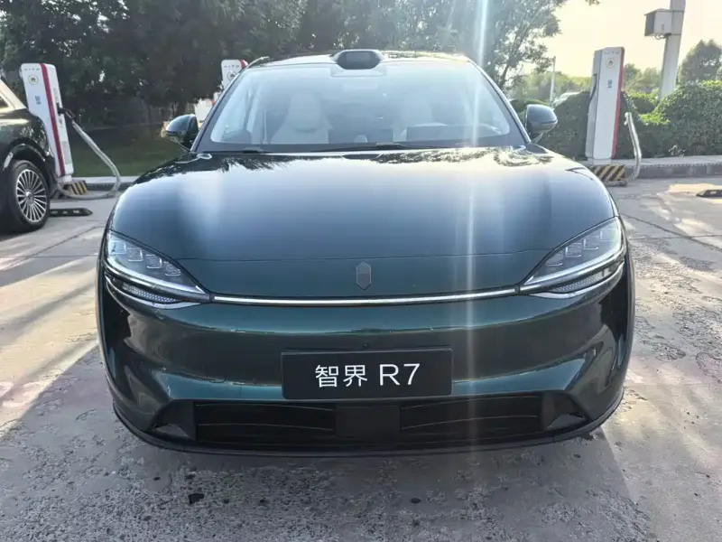 Luxeed Zhijie R7, 2026