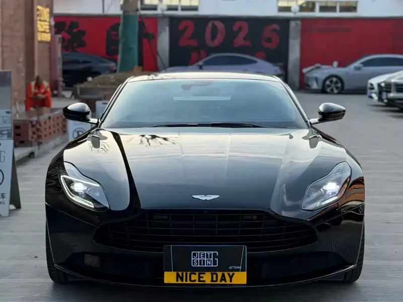 Aston Martin DB11, 2018