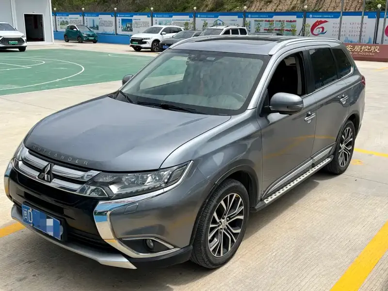 Mitsubishi Outlander (Import), 2015