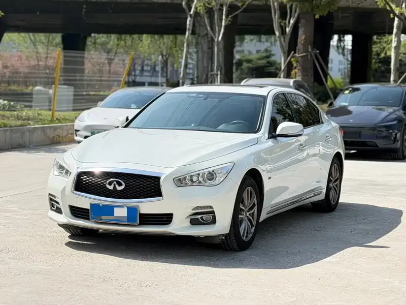 Infiniti Q50L, 2015