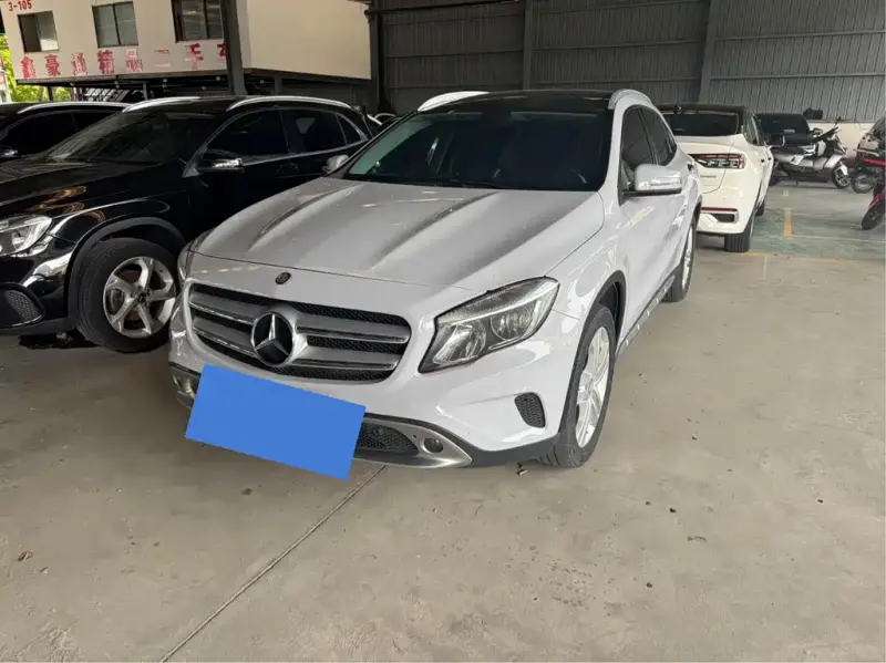 Mercedes-Benz GLA, 2015