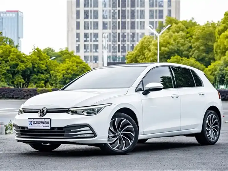 Volkswagen Golf, 2022