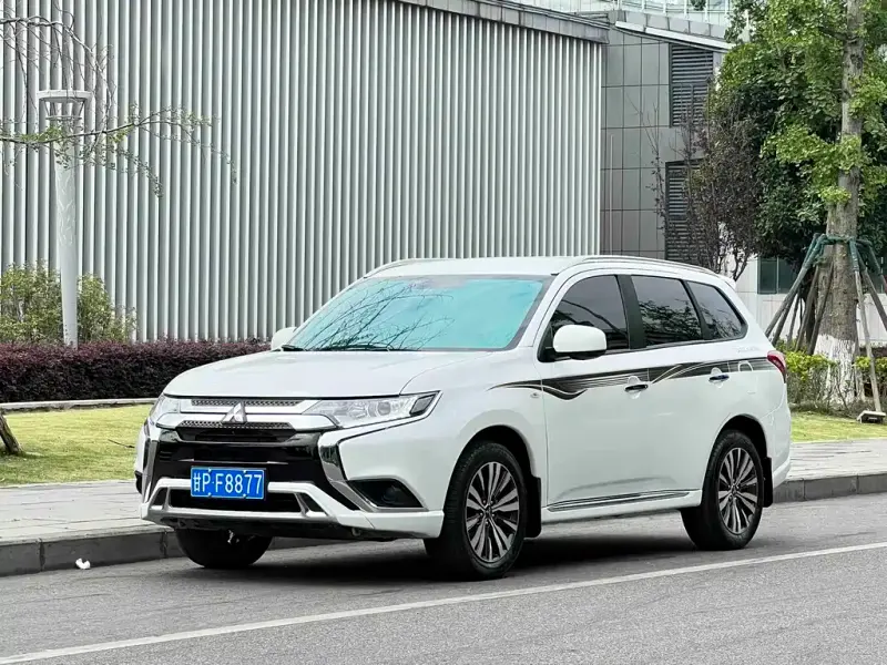 Mitsubishi Outlander, 2023