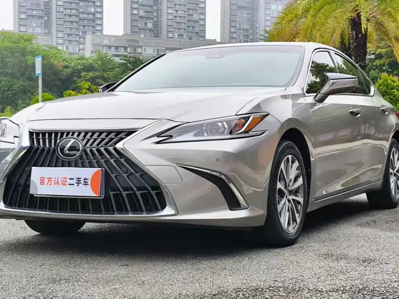Lexus ES, 2022