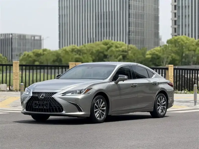 Lexus ES, 2022