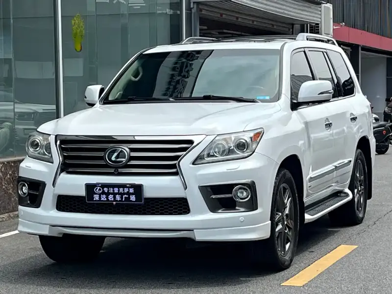 Lexus LX, 2015