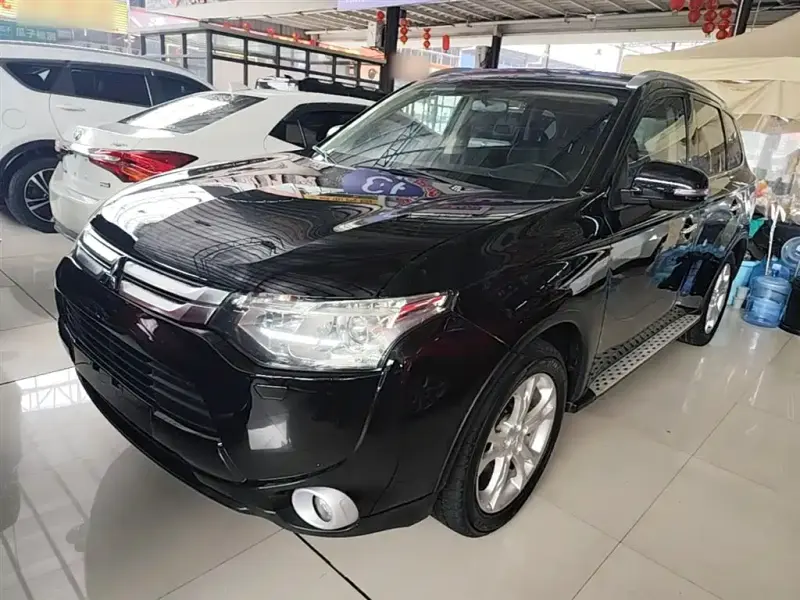 Mitsubishi Outlander (Import), 2015
