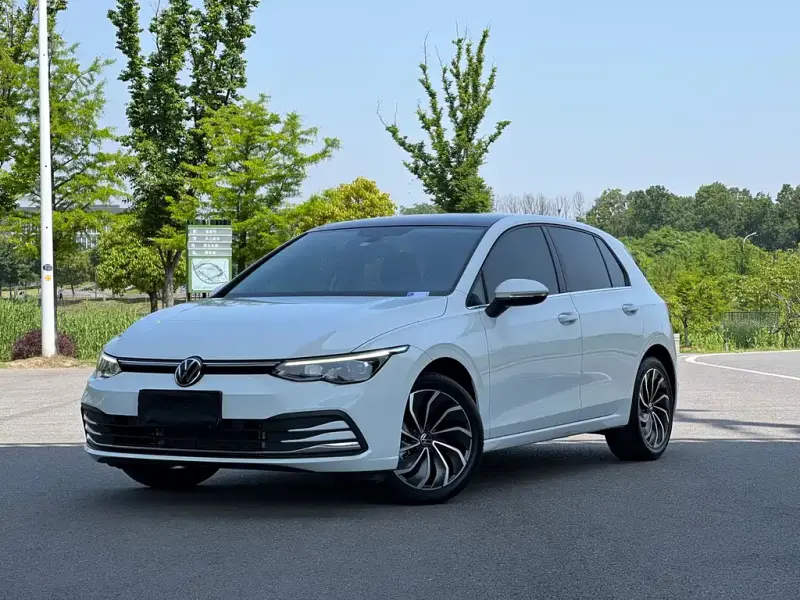 Volkswagen Golf, 2025