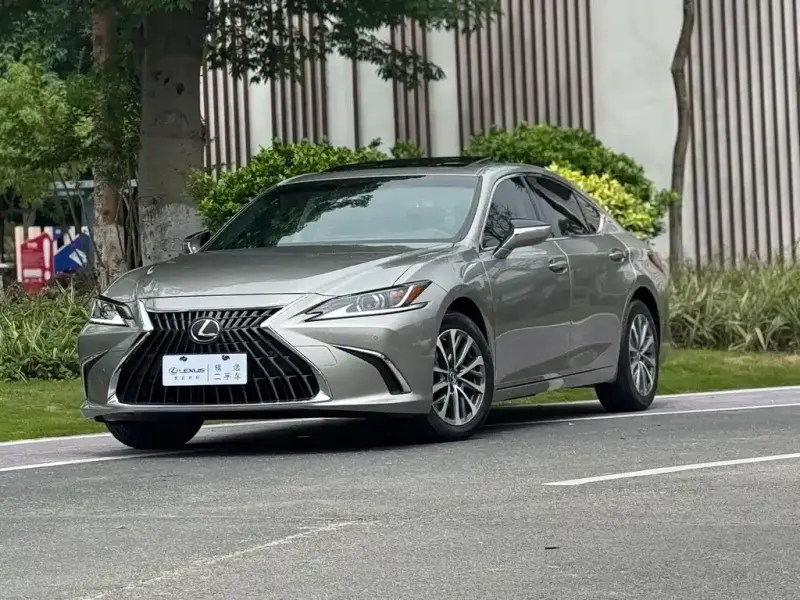 Lexus ES, 2023
