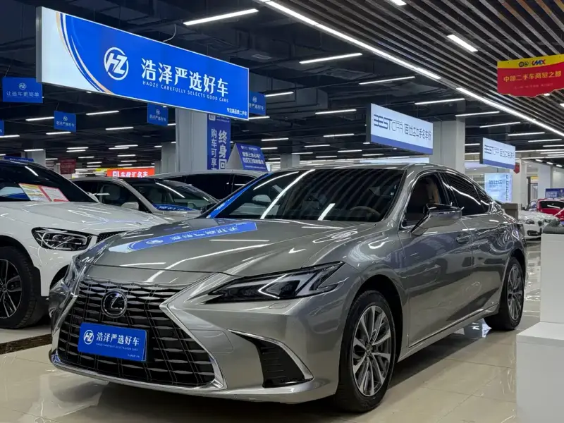 Lexus ES, 2025