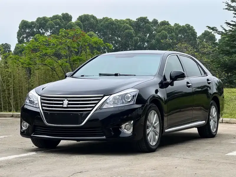 Toyota Crown, 2013