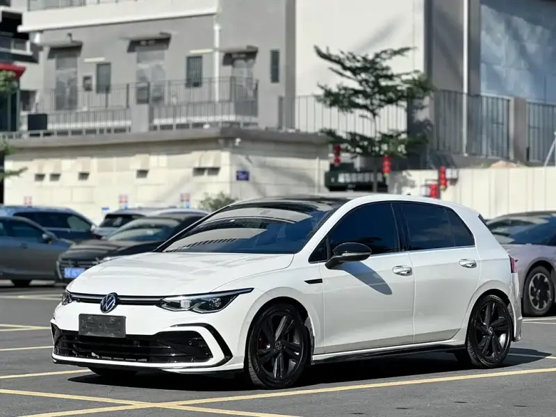 Volkswagen Golf, 2023