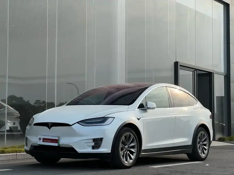 Tesla Model X, 2017