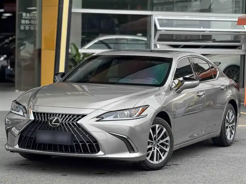 Lexus ES, 2022