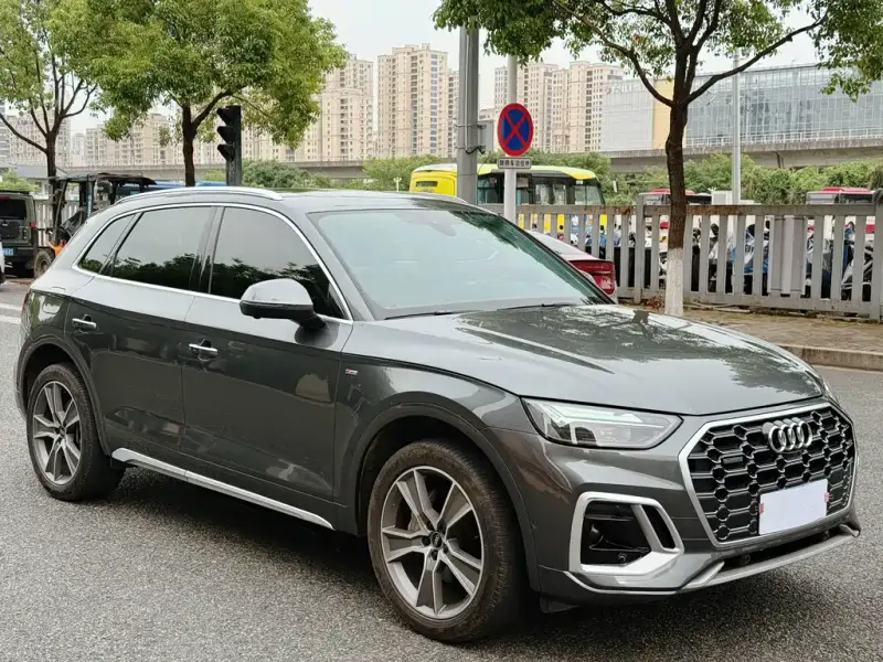 Audi Q5L, 2022