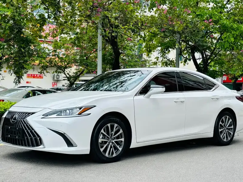 Lexus ES, 2023