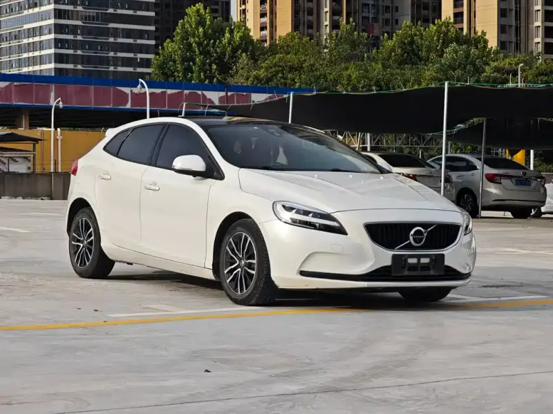 Volvo V40, 2018