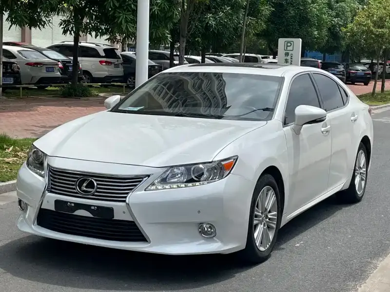 Lexus ES, 2013