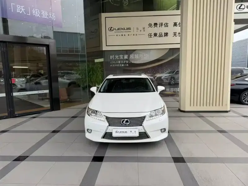 Lexus ES, 2014
