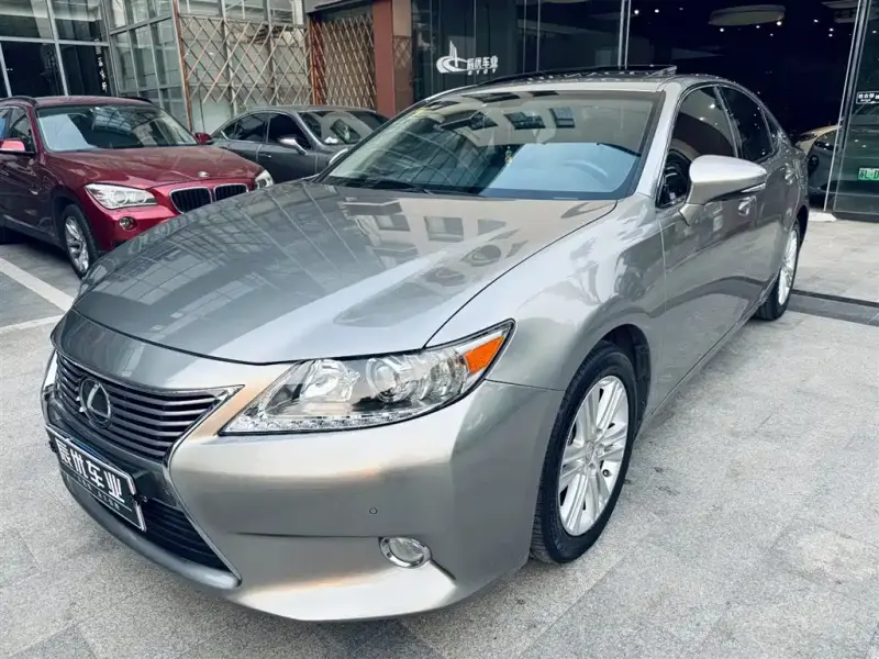 Lexus ES, 2015