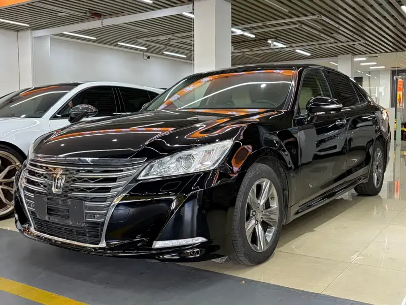 Toyota Crown, 2016