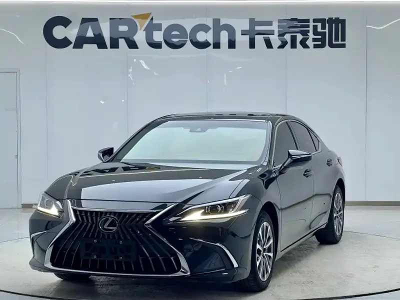 Lexus ES, 2022