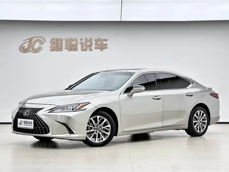Lexus ES, 2022