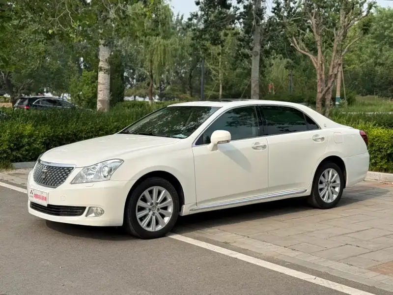 Toyota Crown, 2012